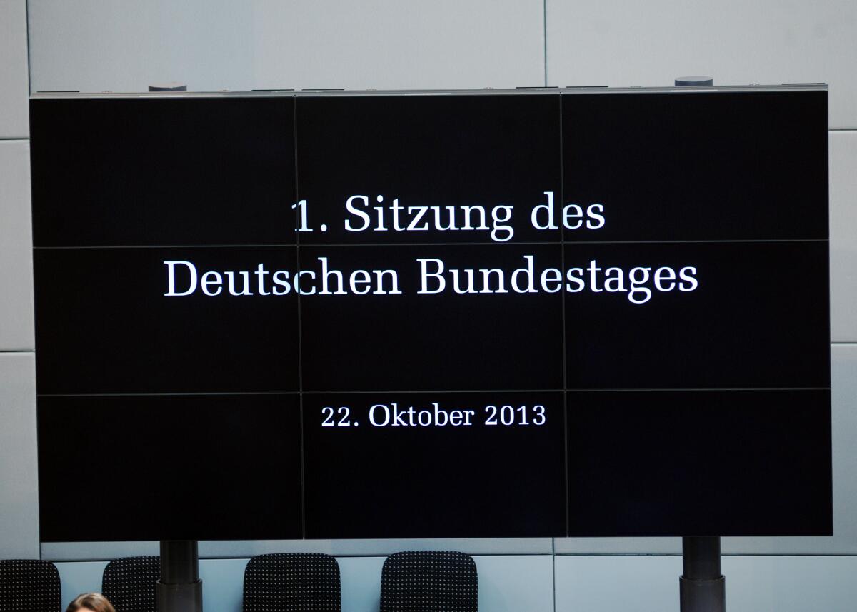  Konstituierende Sitzung Deutscher Bundestag für die 18. Wahlperiode. (Erste) 1. Sitzung des Deutschen Bundestages am 22.Oktober 2013. Hinweistafel im Plenum.