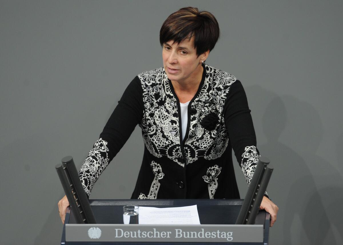 Katrin Kunert, DIE LINKE, Bundestagsabgeordnete, Abgeordnete, Mitglied des Deutschen Bundestages, MdB, Rede, Deutscher Bundestag, 204. Sitzung, Top 3, Thema: Entbürokratisierung des Gemeinnützigkeitsrechts.; Rednerpult. Kunert, Katrin Katrin Kunert, DIE LINKE, Bundestagsabgeordnete, Abgeordnete, Mitglied des Deutschen Bundestages, MdB, Rede, Deutscher Bundestag, 204. Sitzung, Top 3, Thema: Entbürokratisierung des Gemeinnützigkeitsrechts.; Rednerpult.