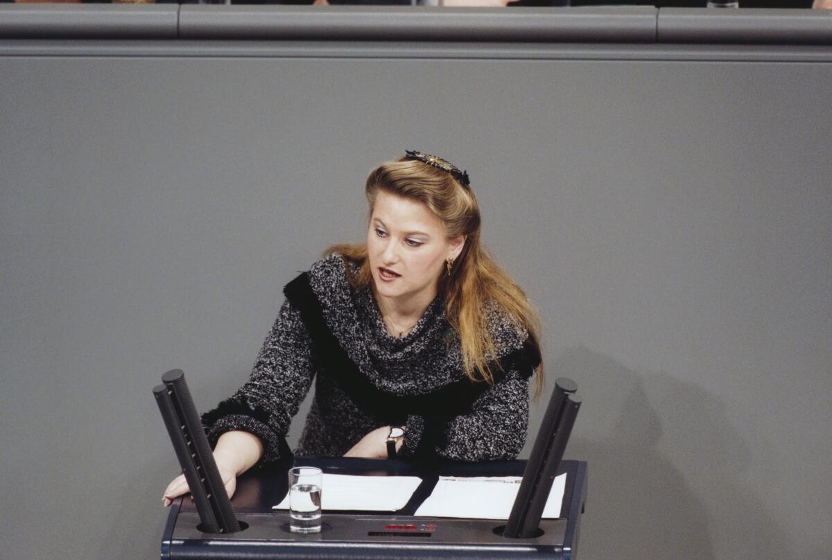Simone Violka, SPD, MdB, Plenarsitzung Nr. 150, Rede im Deutschen Bundestag,; Bundestagsabgeordnete, Abgeordnete Violka, Simone Simone Violka, SPD, MdB, Plenarsitzung Nr. 150, Rede im Deutschen Bundestag,; Bundestagsabgeordnete, Abgeordnete