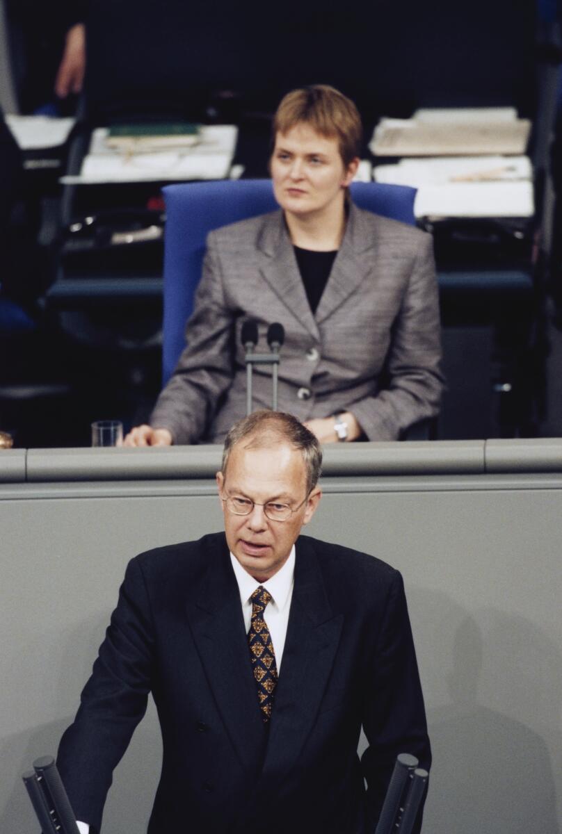 Rüdiger Veit, SPD, MdB, Plenarsitzung Nr. 67, Vorsitz: Bundestagsvizepräsidentin Petra Bläss, PDS, Rede im Deutschen Bundestag,; Bundestagsabgeordneter, Abgeordneter Veit, Rüdiger; Bläss, Petra Rüdiger Veit, SPD, MdB, Plenarsitzung Nr. 67, Vorsitz: Bundestagsvizepräsidentin Petra Bläss, PDS, Rede im Deutschen Bundestag,; Bundestagsabgeordneter, Abgeordneter