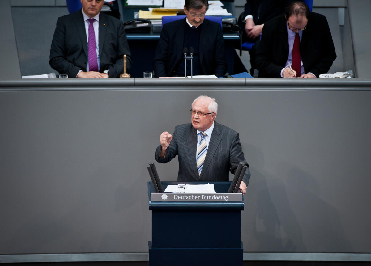 Klaus Hagemann, SPD, MdB, bei seiner Rede während der Beratung zum Haushaltsgesetz 2013.; Abgeordneter, Plenarsitzung, Sitzung, Plenarsaal, Rednerpult, Redner, Haushaltsdebatte, Gestik Hagemann, Klaus Klaus Hagemann, SPD, MdB, bei seiner Rede während der Beratung zum Haushaltsgesetz 2013.; Abgeordneter, Plenarsitzung, Sitzung, Plenarsaal, Rednerpult, Redner, Haushaltsdebatte, Gestik