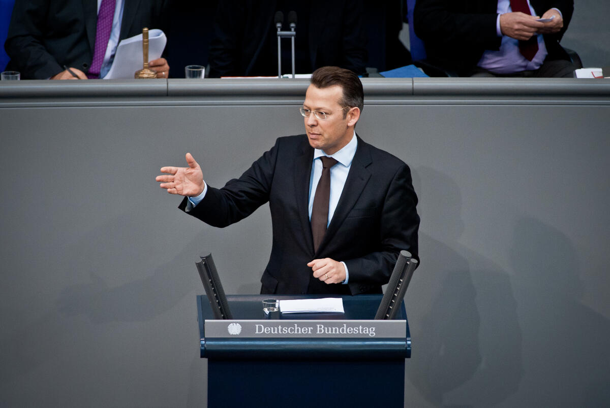 Otto Fricke, FDP, MdB, bei seiner Rede während der Beratung zum Haushaltsgesetz 2013.; Abgeordneter, Plenarsitzung, Sitzung, Plenarsaal, Rednerpult, Redner, Haushaltsdebatte, Gestik Fricke, Otto Otto Fricke, FDP, MdB, bei seiner Rede während der Beratung zum Haushaltsgesetz 2013.; Abgeordneter, Plenarsitzung, Sitzung, Plenarsaal, Rednerpult, Redner, Haushaltsdebatte, Gestik