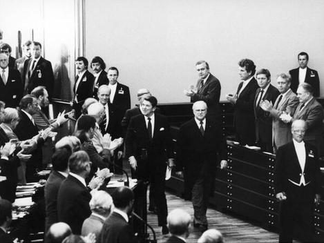 Stücklen, Richard; Reagan, Ronald Liegenschaften in Bonn, Plenargebäude