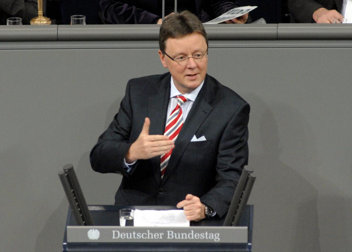 Michael Grosse-Brömer, CDU/CSU, Bundestagsabgeordneter, Abgeordneter, Mitglied des Deutschen Bundestages, MdB, Rede, Deutscher Bundestag, 14. Sitzung, TOP 2, Epl 07, Thema: Haushaltsgesetz 2010, Justiz.; Rednerpult. Grosse-Brömer, Michael Michael Grosse-Brömer, CDU/CSU, Bundestagsabgeordneter, Abgeordneter, Mitglied des Deutschen Bundestages, MdB, Rede, Deutscher Bundestag, 14. Sitzung, TOP 2, Epl 07, Thema: Haushaltsgesetz 2010, Justiz.; Rednerpult.
