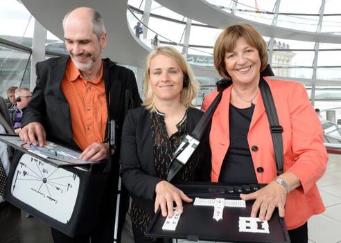 Schmidt, Ulla; Bentele, Verena; Delgado, Reiner Reichstagsgebäude, Dachterrasse
