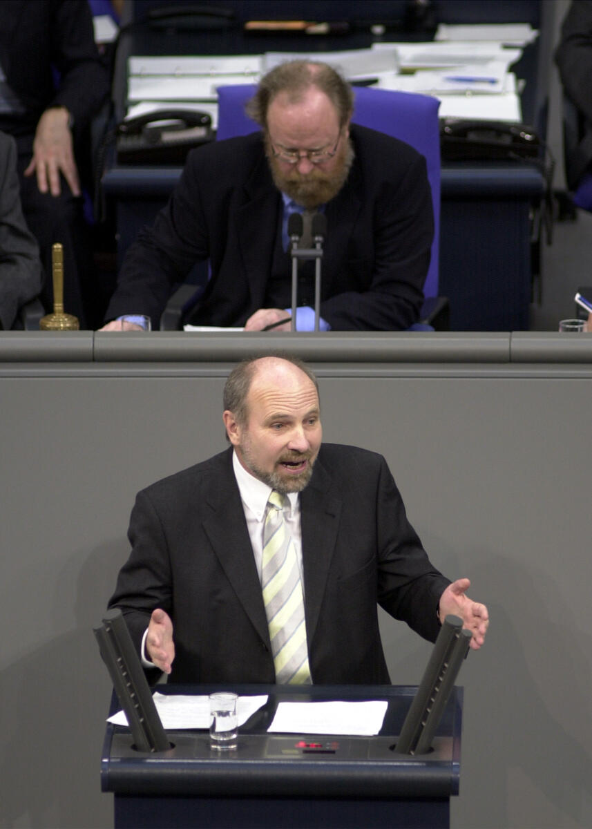 Rainer Arnold, SPD, MdB, Rede im Deutschen Bundestag, Vorsitz: Bundestagspräsident Wolfgang Thierse, SPD.; 11. Bundestagssitzung, TOP 10, Fortsetzung des Einsatzes der Bundeswehr in Afghanistan, Deutscher Bundestag Arnold, Rainer; Thierse, Wolfgang Rainer Arnold, SPD, MdB, Rede im Deutschen Bundestag, Vorsitz: Bundestagspräsident Wolfgang Thierse, SPD.; 11. Bundestagssitzung, TOP 10, Fortsetzung des Einsatzes der Bundeswehr in Afghanistan, Deutscher Bundestag