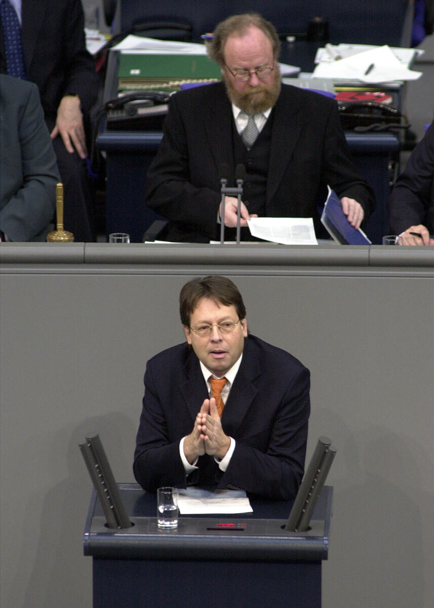 Dr. Ludger Volmer, Bündnis 90/Die Grünen, MdB, Rede im Deutschen Bundestag, Vorsitz: Bundestagspräsident Wolfgang Thierse, SPD.; 10. Bundestagssitzung, TOP 3, Regierungserklärung, NATO-Gipfel und Aussprache Volmer, Ludger; Thierse, Wolfgang Dr. Ludger Volmer, Bündnis 90/Die Grünen, MdB, Rede im Deutschen Bundestag, Vorsitz: Bundestagspräsident Wolfgang Thierse, SPD.; 10. Bundestagssitzung, TOP 3, Regierungserklärung, NATO-Gipfel und Aussprache