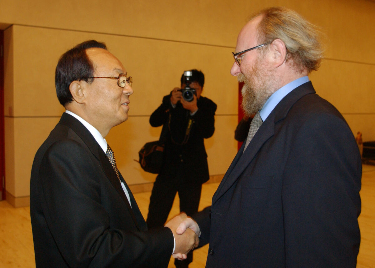 Bundestagspräsident Wolfgang Thierse, SPD, (re) empfängt den Präsidenten der Nationalversammlung der Republik Korea, Park Kwan Yong.; Begrüssung Thierse, Wolfgang; Yong, Park Kwan Bundestagspräsident Wolfgang Thierse, SPD, (re) empfängt den Präsidenten der Nationalversammlung der Republik Korea, Park Kwan Yong.; Begrüssung