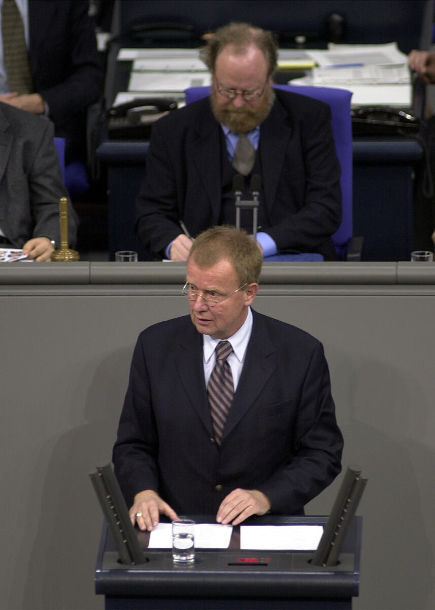 Polenz, Ruprecht; Thierse, Wolfgang Ruprecht Polenz, CDU/CSU, MdB, Rede im Deutschen Bundestag, Vorsitz: Bundestagspräsident Wolfgang Thierse, SPD.; 11. Bundestagssitzung, TOP 10, Fortsetzung des Einsatzes der Bundeswehr in Afghanistan.