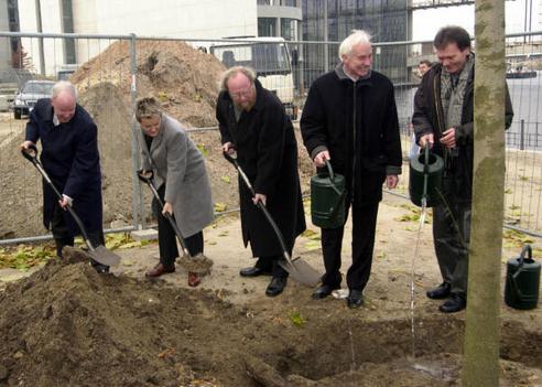 Geldern, Wolfgang von; Künast, Renate; Thierse, Wolfgang; Caesar, Cajus Reichstagsgebäude, Ostportal