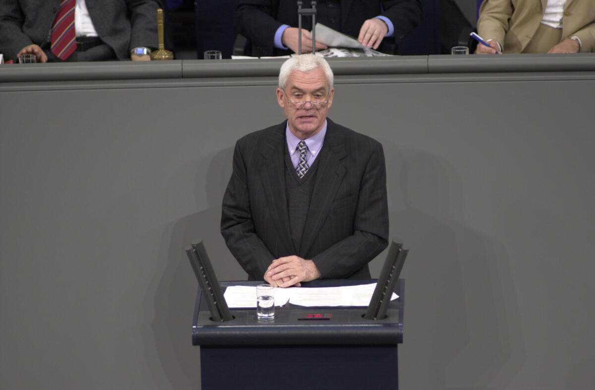 Hans Raidel, CDU/CSU, MdB, Rede im Deutschen Bundestag.; 11. Bundestagssitzung, TOP 10, Fortsetzung des Einsatzes der Bundeswehr in Afghanistan Raidel, Hans Hans Raidel, CDU/CSU, MdB, Rede im Deutschen Bundestag.; 11. Bundestagssitzung, TOP 10, Fortsetzung des Einsatzes der Bundeswehr in Afghanistan