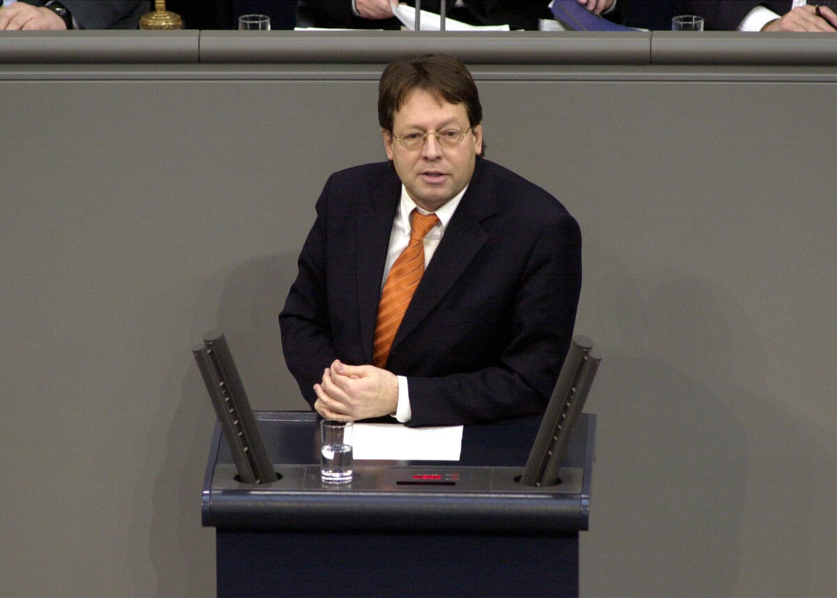 Dr. Ludger Volmer, Bündnis 90/Die Grünen, MdB, Rede im Deutschen Bundestag.; 10. Bundestagssitzung, TOP 3, Regierungserklärung, NATO-Gipfel und Aussprache Volmer, Ludger Dr. Ludger Volmer, Bündnis 90/Die Grünen, MdB, Rede im Deutschen Bundestag.; 10. Bundestagssitzung, TOP 3, Regierungserklärung, NATO-Gipfel und Aussprache