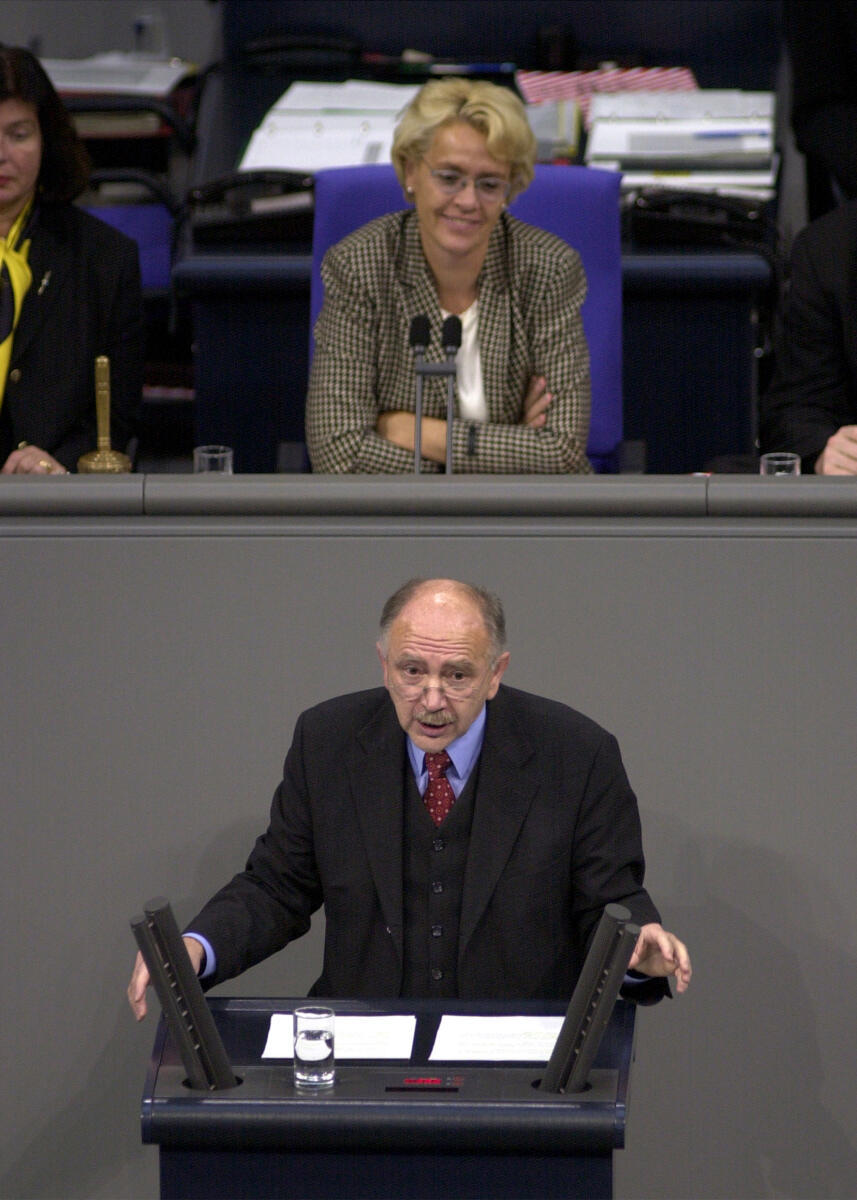 Peter Götz, CDU/CSU, MdB, Rede im Deutschen Bundestag,; Vorsitz: Bundestagsvizepräsidentin Dr. h.c. Susanne Kastner, SPD.; 8. Bundestagssitzung, Aktuelle Stunde Götz, Peter; Kastner, Susanne Peter Götz, CDU/CSU, MdB, Rede im Deutschen Bundestag,; Vorsitz: Bundestagsvizepräsidentin Dr. h.c. Susanne Kastner, SPD.; 8. Bundestagssitzung, Aktuelle Stunde