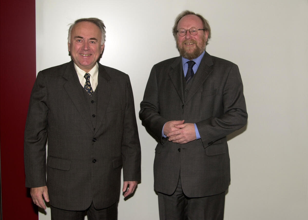Bundestagspräsident Wolfgang Thierse, SPD, (re), empfängt den Ministerpräsident von Sachsen-Anhalt, Prof. Dr. Wolfgang Böhmer, (li.) CDU, zu seinem Antrittsbesuch als neu gewählter Bundesratspräsident Böhmer, Wolfgang; Thierse, Wolfgang Bundestagspräsident Wolfgang Thierse, SPD, (re), empfängt den Ministerpräsident von Sachsen-Anhalt, Prof. Dr. Wolfgang Böhmer, (li.) CDU, zu seinem Antrittsbesuch als neu gewählter Bundesratspräsident