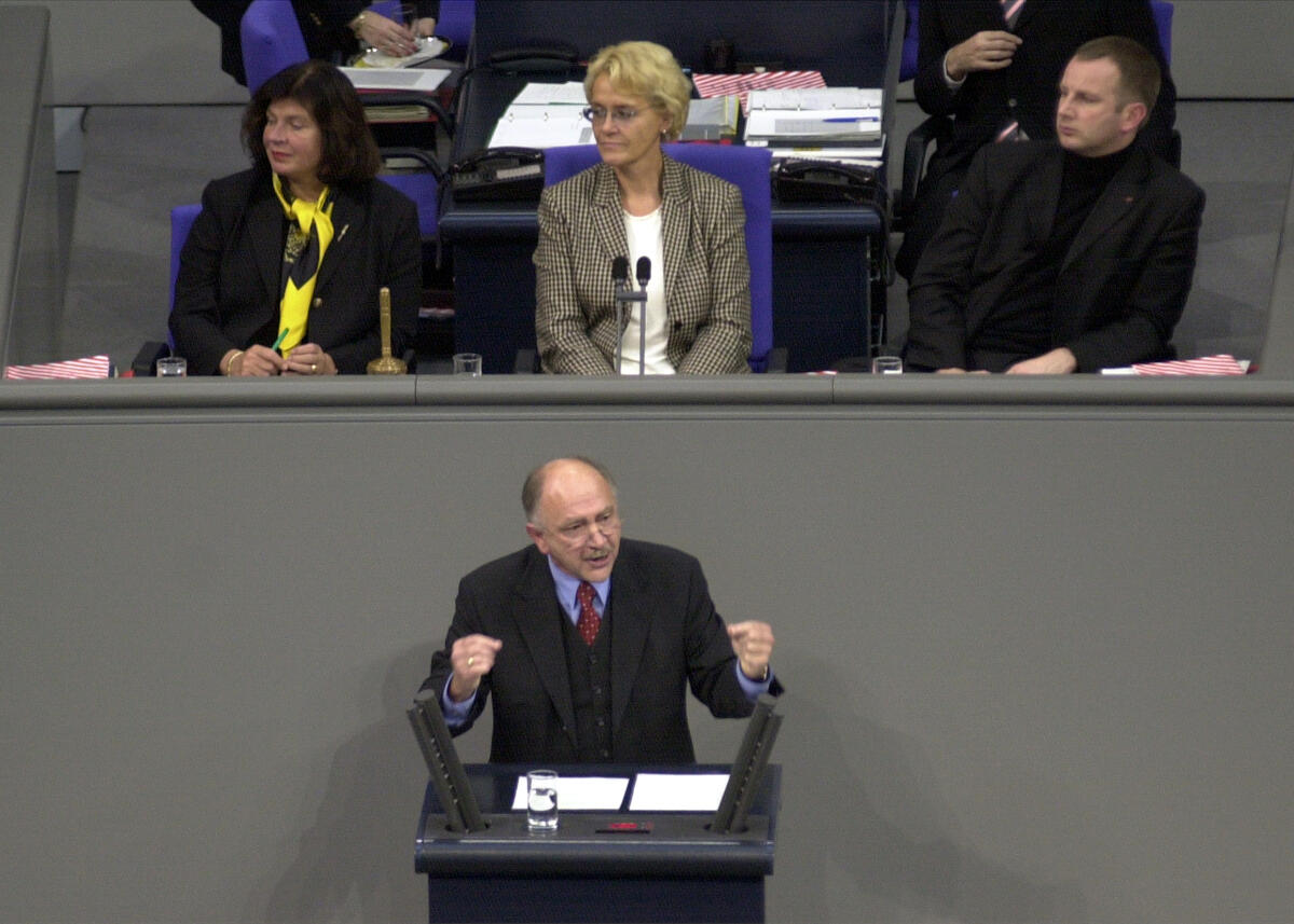 Peter Götz, CDU/CSU, MdB, Rede im Deutschen Bundestag,; Vorsitz: Bundestagsvizepräsidentin Dr. h.c. Susanne Kastner, SPD.; 8. Bundestagssitzung, Aktuelle Stunde Götz, Peter; Kastner, Susanne Peter Götz, CDU/CSU, MdB, Rede im Deutschen Bundestag,; Vorsitz: Bundestagsvizepräsidentin Dr. h.c. Susanne Kastner, SPD.; 8. Bundestagssitzung, Aktuelle Stunde