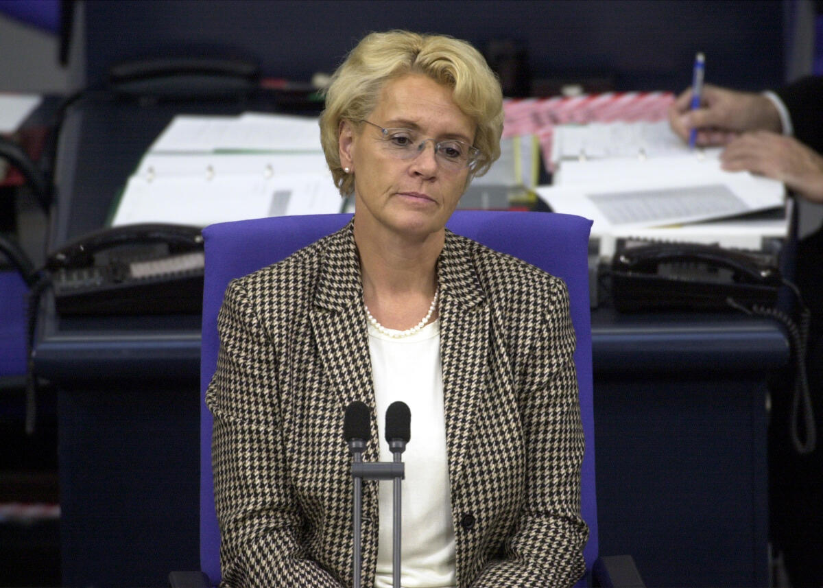 Bundestagsvizepräsidentin Dr. h.c. Susanne Kastner, SPD, während der 8. Bundestagssitzung. Kastner, Susanne Bundestagsvizepräsidentin Dr. h.c. Susanne Kastner, SPD, während der 8. Bundestagssitzung.