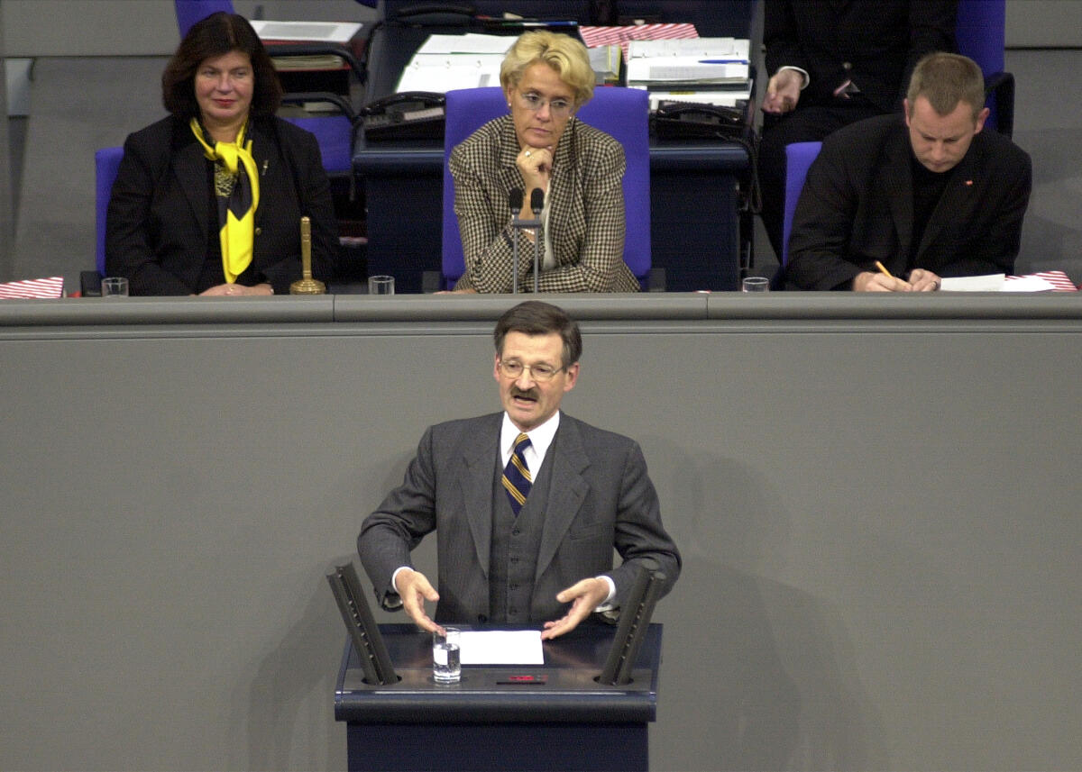Dr. Hermann Otto Solms, FDP, Bundestagsvizepräsident, Rede im Deutschen Bundestag, Vorsitz: Bundestagsvizepräsidentin Dr. h. c. Susanne Kastner, SPD.; 8. Bundestagssitzung, Aktuelle Stunde, Deutscher Bundestag Solms, Hermann Otto; Kastner, Susanne Dr. Hermann Otto Solms, FDP, Bundestagsvizepräsident, Rede im Deutschen Bundestag, Vorsitz: Bundestagsvizepräsidentin Dr. h. c. Susanne Kastner, SPD.; 8. Bundestagssitzung, Aktuelle Stunde, Deutscher Bundestag