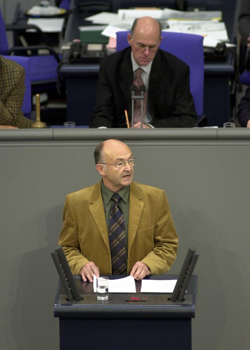 Ernst Bahr, SPD, MdB, Rede im Deutschen Bundestag, 4. Bundestagssitzung, Aussprache zur Regierungserklärung.; Vorsitz: Bundestagsvizepräsident Dr. Norbert Lammert, CDU/CSU.; Bundestagsabgeordneter, Abgeordneter, Rednerpult, Vizepräsident, Plenum Bahr, Ernst; Lammert, Norbert Ernst Bahr, SPD, MdB, Rede im Deutschen Bundestag, 4. Bundestagssitzung, Aussprache zur Regierungserklärung.; Vorsitz: Bundestagsvizepräsident Dr. Norbert Lammert, CDU/CSU.; Bundestagsabgeordneter, Abgeordneter, Rednerpult, Vizepräsident, Plenum
