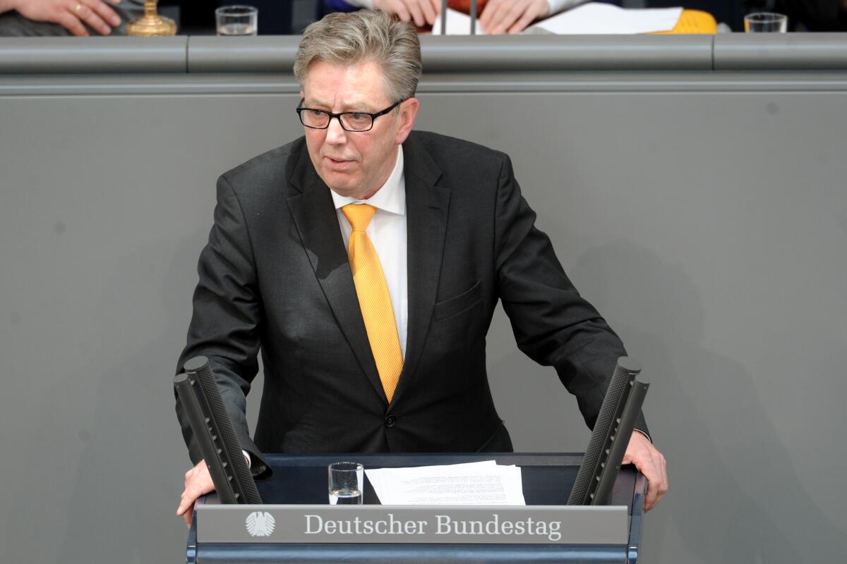 Hans-Werner Ehrenberg, FDP, Bundestagsabgeordneter, Abgeordneter, Mitglied des Deutschen Bundestages, MdB, Rede, Deutscher Bundestag, 245. Sitzung, ZP, Thema: Aktuelle Stunde zur Situation in der Türkei.; Rednerpult. Ehrenberg, Hans-Werner; Pau, Petra Hans-Werner Ehrenberg, FDP, Bundestagsabgeordneter, Abgeordneter, Mitglied des Deutschen Bundestages, MdB, Rede, Deutscher Bundestag, 245. Sitzung, ZP, Thema: Aktuelle Stunde zur Situation in der Türkei.; Rednerpult.