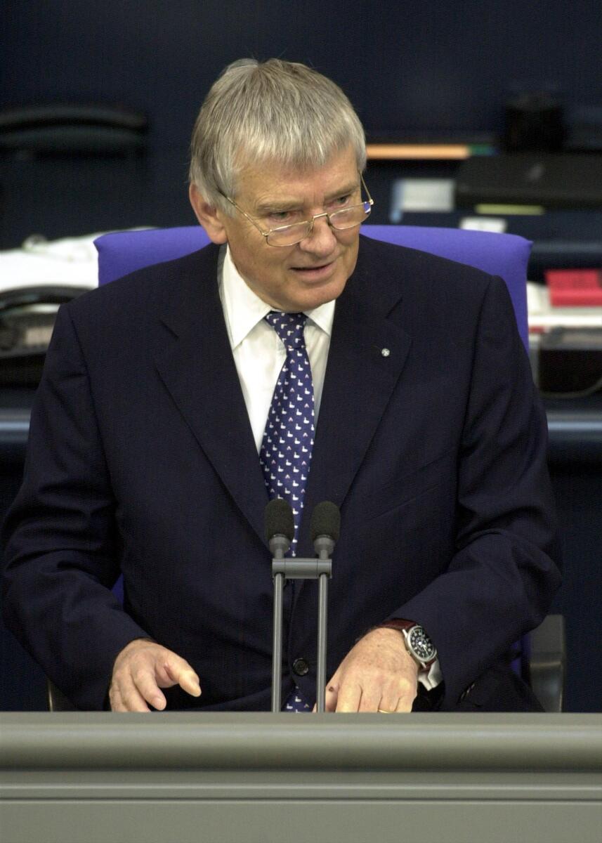 Alterspräsident Otto Schily, SPD, eröffnet die Konstituierende Sitzung des 15. Deutscher Bundestages.; Alterspräsident, Konstituierende Sitzung, Sitzung, Eröffnung Schily, Otto Alterspräsident Otto Schily, SPD, eröffnet die Konstituierende Sitzung des 15. Deutscher Bundestages.; Alterspräsident, Konstituierende Sitzung, Sitzung, Eröffnung