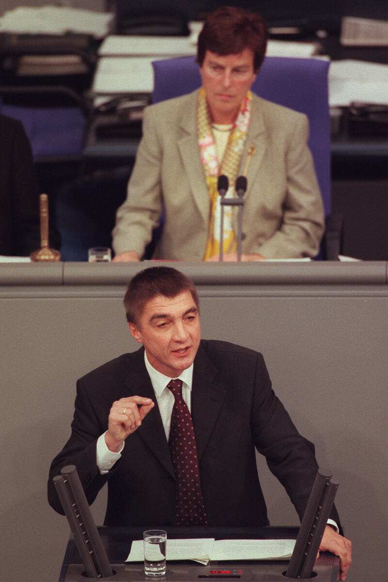 Dr. Andreas Schockenhoff, CDU/CSU, MdB, Rede im Deutschen Bundestag.; Vorsitz: Bundestagsvizepräsidentin Anke Fuchs, SPD.; Bundestagsabgeordneter, Abgeordneter, Rednerpult, Vizepräsidentin, Plenum Schockenhoff, Andreas; Fuchs, Anke Dr. Andreas Schockenhoff, CDU/CSU, MdB, Rede im Deutschen Bundestag.; Vorsitz: Bundestagsvizepräsidentin Anke Fuchs, SPD.; Bundestagsabgeordneter, Abgeordneter, Rednerpult, Vizepräsidentin, Plenum
