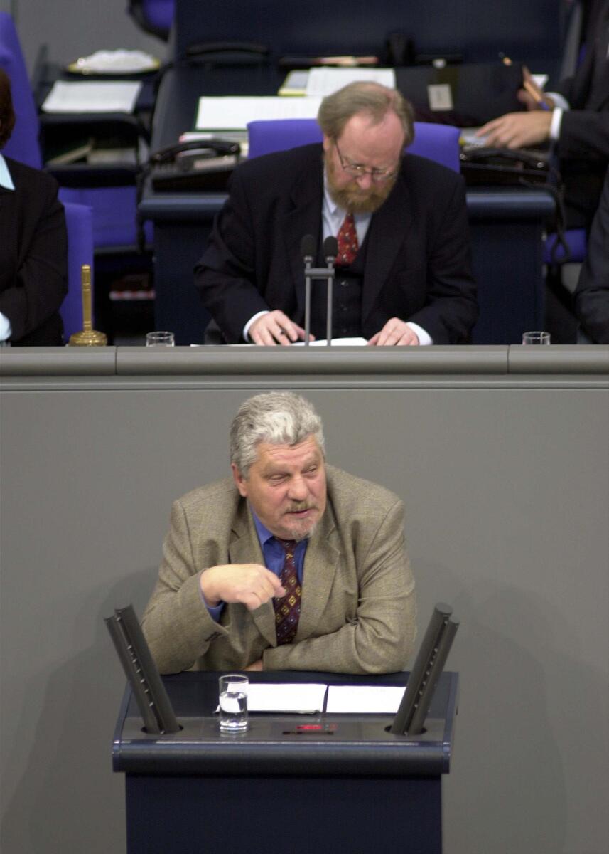 Matthias Weisheit, SPD, MdB, Rede im Deutschen Bundestag, 6. Bundestagssitzung, Aussprache zur Regierungserklärung, Thema Verbraucherschutz und Landwirtschaft.; Vorsitz: Bundestagspräsident Wolfgang Thierse, SPD.; Bundestagsabgeordneter, Abgeordneter, Rednerpult, Präsident, Plenum Weisheit, Matthias; Thierse, Wolfgang Matthias Weisheit, SPD, MdB, Rede im Deutschen Bundestag, 6. Bundestagssitzung, Aussprache zur Regierungserklärung, Thema Verbraucherschutz und Landwirtschaft.; Vorsitz: Bundestagspräsident Wolfgang Thierse, SPD.; Bundestagsabgeordneter, Abgeordneter, Rednerpult, Präsident, Plenum