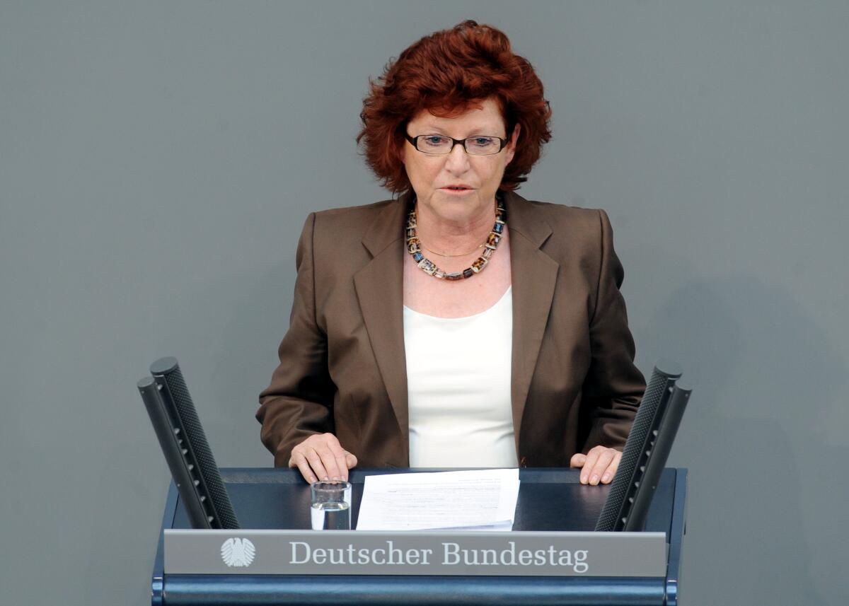 Ulla Burchardt, SPD, Bundestagsabgeordnete, Abgeordnete, Mitglied des Deutschen Bundestages, MdB, Rede, Deutscher Bundestag, 251. Sitzung, Top 72, Thema: Betreuungsgeld.; Rednerpult. Burchardt, Ulla Ulla Burchardt, SPD, Bundestagsabgeordnete, Abgeordnete, Mitglied des Deutschen Bundestages, MdB, Rede, Deutscher Bundestag, 251. Sitzung, Top 72, Thema: Betreuungsgeld.; Rednerpult.