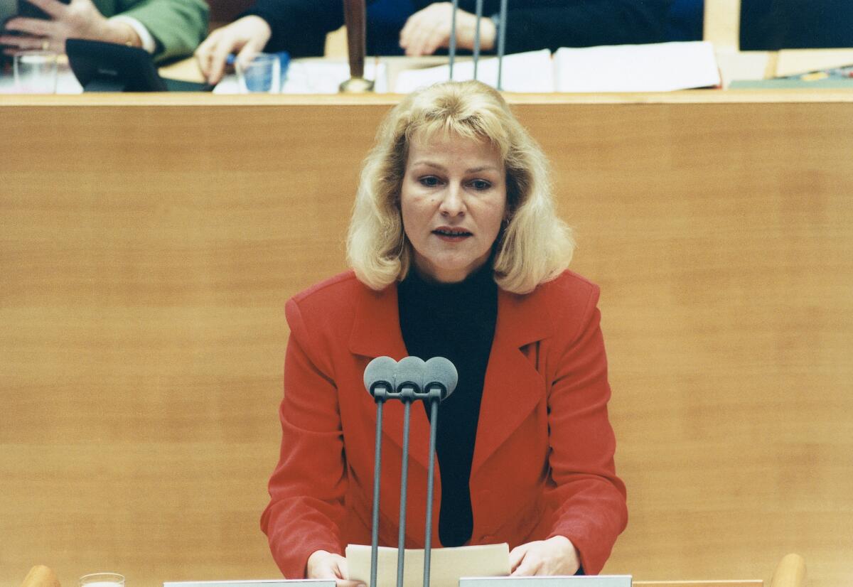 Enkelmann, Dagmar Dr. Dagmar Enkelmann, PDS, MdB.; Rede im Deutschen Bundestag.; Bundestagsabgeordnete, Abgeordnete