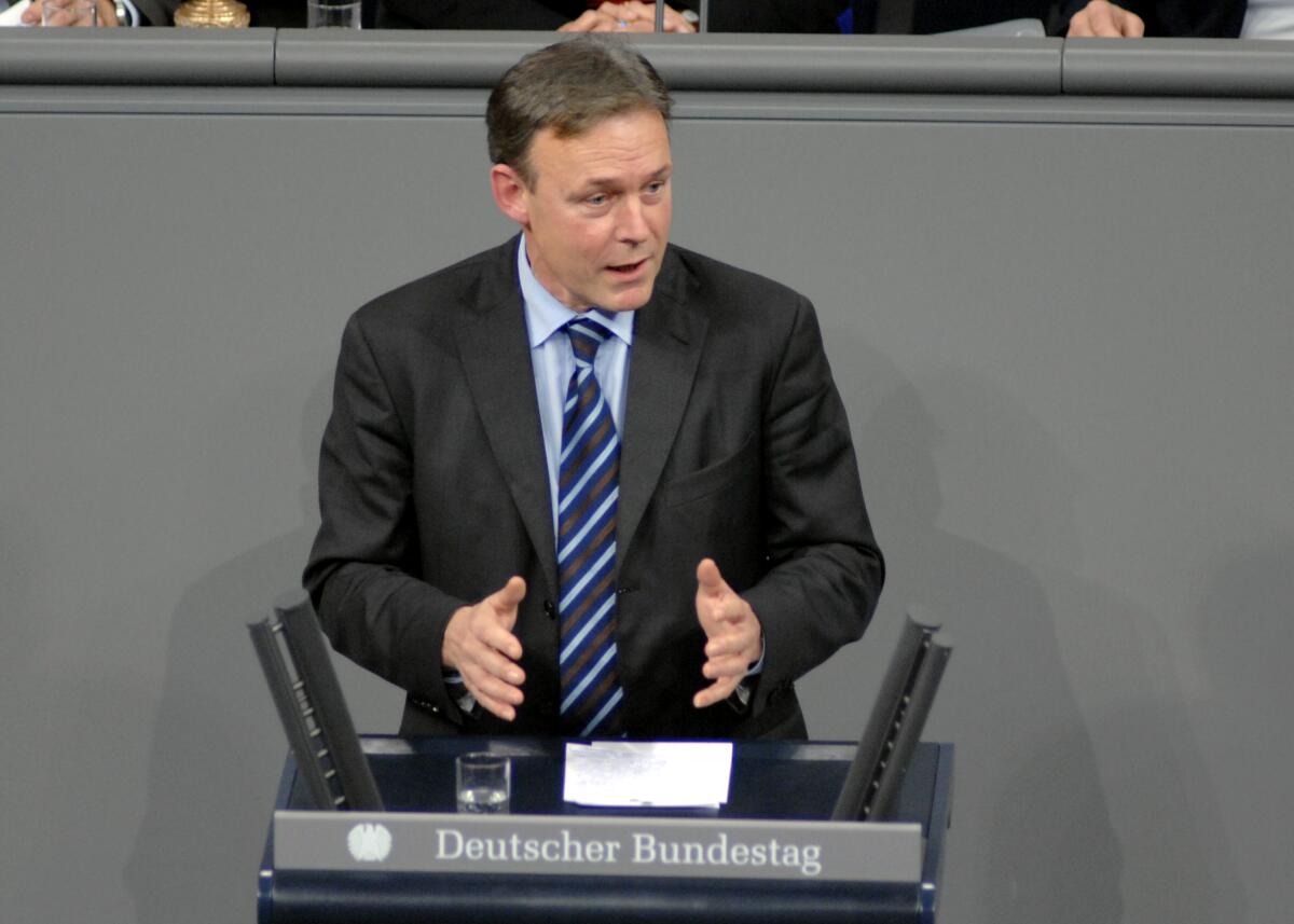 Thomas Oppermann, SPD, Bundestagsabgeordneter, Abgeordneter, Mitglied des Deutschen Bundestages, MdB, Rede, Deutscher Bundestag, 11. Sitzung, Aktuelle Stunde, Thema: Einsatz der Bundeswehr in Afghanistan.; Rednerpult. Oppermann, Thomas Thomas Oppermann, SPD, Bundestagsabgeordneter, Abgeordneter, Mitglied des Deutschen Bundestages, MdB, Rede, Deutscher Bundestag, 11. Sitzung, Aktuelle Stunde, Thema: Einsatz der Bundeswehr in Afghanistan.; Rednerpult.