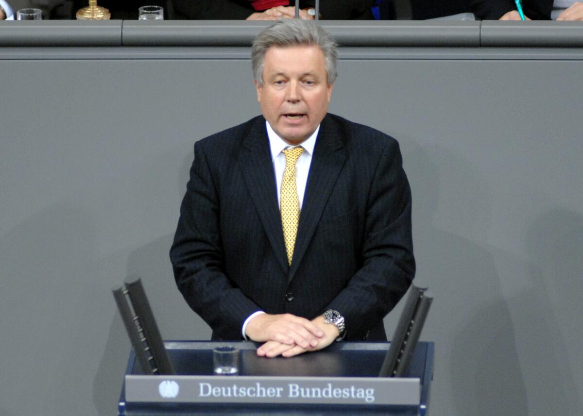 Dr. Rainer Stinner, FDP, Bundestagsabgeordneter, Abgeordneter, Mitglied des Deutschen Bundestages, MdB, Rede, Deutscher Bundestag, 11. Sitzung, Aktuelle Stunde, Thema: Einsatz der Bundeswehr in Afghanistan.; Rednerpult. Stinner, Rainer Dr. Rainer Stinner, FDP, Bundestagsabgeordneter, Abgeordneter, Mitglied des Deutschen Bundestages, MdB, Rede, Deutscher Bundestag, 11. Sitzung, Aktuelle Stunde, Thema: Einsatz der Bundeswehr in Afghanistan.; Rednerpult.
