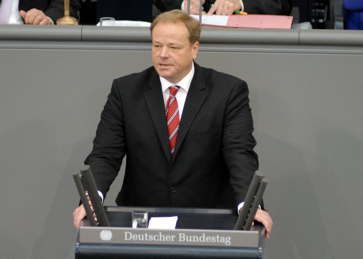 Dirk Niebel, BMin., FDP, Bundestagsabgeordneter, Abgeordneter, Mitglied des Deutschen Bundestages, MdB, Rede, Deutscher Bundestag, 9. Sitzung, TOP 4, Thema: Klimakonferenz in Kopenhagen.; Rednerpult. Niebel, Dirk Dirk Niebel, BMin., FDP, Bundestagsabgeordneter, Abgeordneter, Mitglied des Deutschen Bundestages, MdB, Rede, Deutscher Bundestag, 9. Sitzung, TOP 4, Thema: Klimakonferenz in Kopenhagen.; Rednerpult.