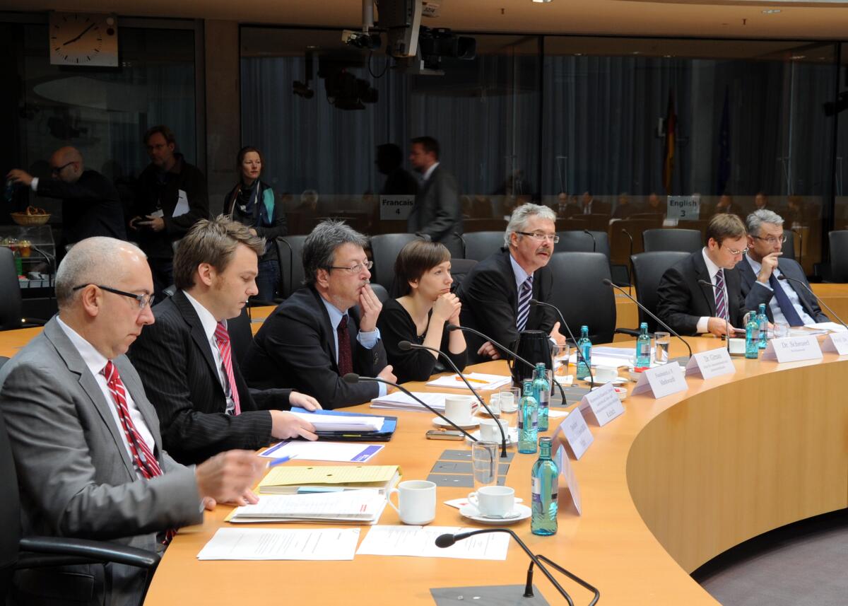  Der Ausschuss des Deutschen Bundestages für Ernährung, Landwirtschaft und Verbraucherschutz, hat mit Beteiligung von Sachverständigen (hier im Bild) eine Ausschusssitzung zum Thema Verbraucherinformationsgesetz. Die Sitzung wird von Friedrich Ostendorff, Bündnis 90/Die Grünen, geleitet.