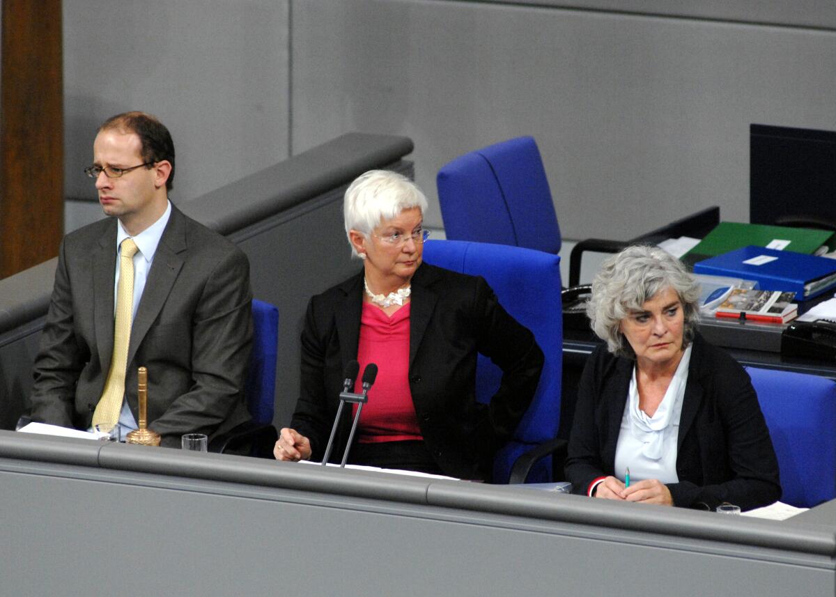 Crone, Petra; Brand, Michael; Hasselfeldt, Gerda Schriftführer: Petra Crone, (re), SPD, Michael Brand, (li), CDU/CSU, Vorsitz: Bundestagsvizepräsidentin Gerda Hasselfeldt, CDU/CSU.