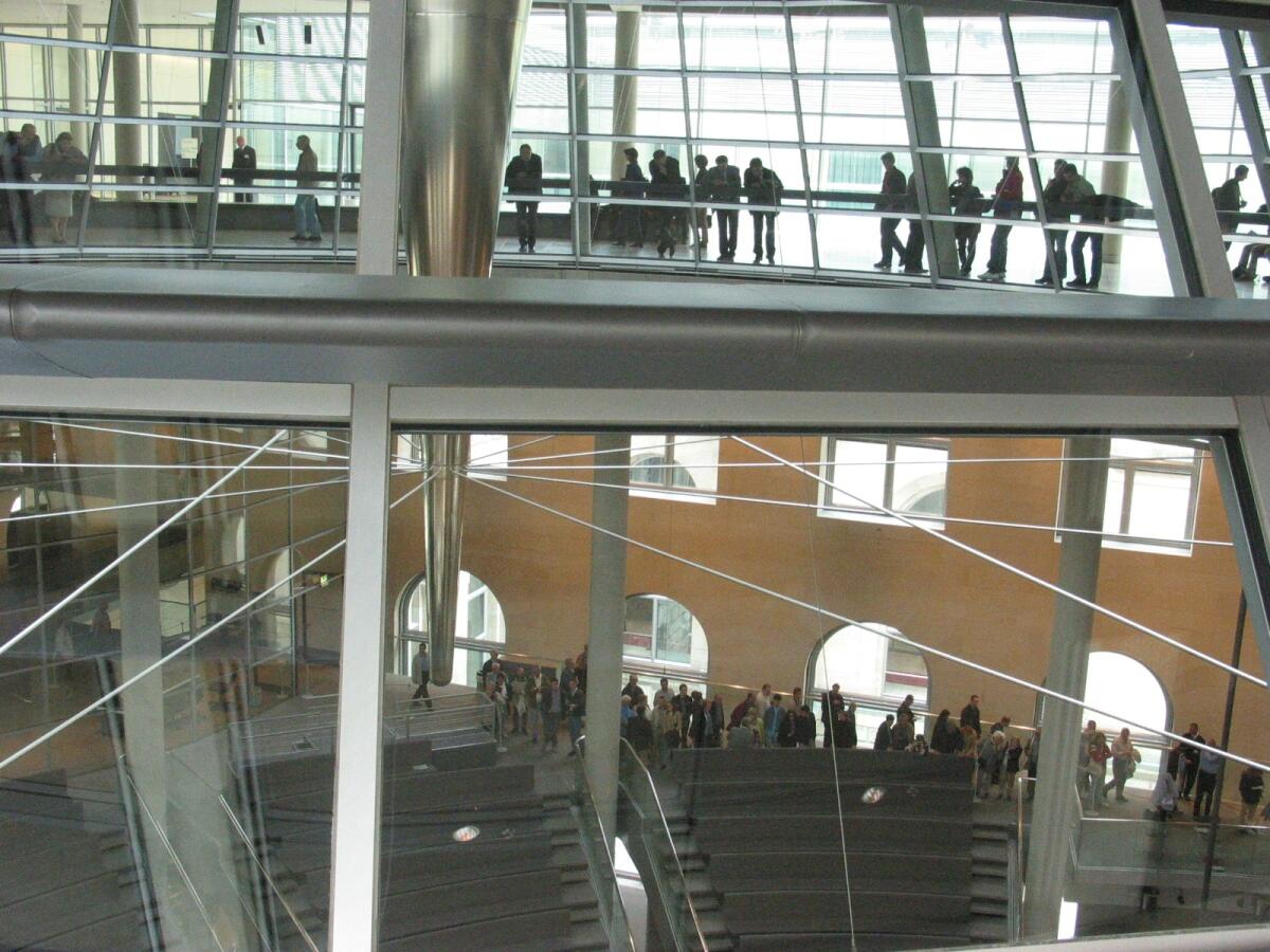Tage der Ein- und Ausblicke 2002 vom 26. bis 28. April 2002, Besucher auf der Plenarebene und Fraktionsebene.; Tag der offenen Tür Tage der Ein- und Ausblicke 2002 vom 26. bis 28. April 2002, Besucher auf der Plenarebene und Fraktionsebene.; Tag der offenen Tür