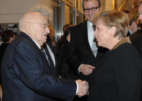 Merkel, Angela; Reich-Ranicki, Marcel Reichstagsgebäude, Plenarsaal