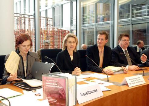 Kipping, Katja; Leyen, Ursula von der; Fuchtel, Hans-Joachim; Storjohann, Gero Paul-Löbe-Haus, Sitzungssaal