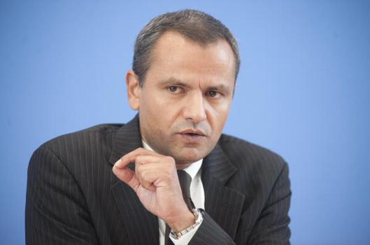Edathy, Sebastian Schiffbauerdamm 41