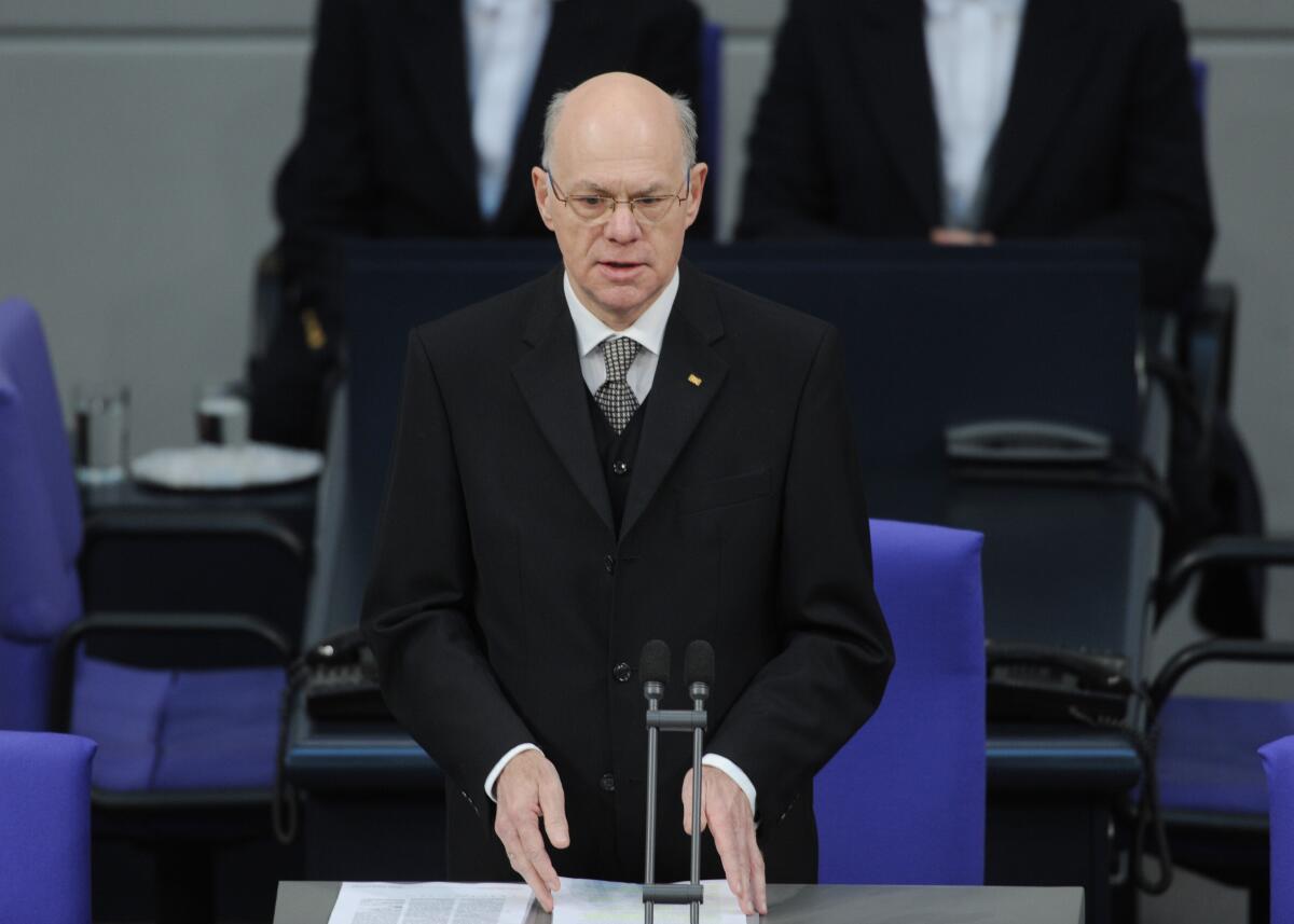 Lammert, Norbert Gedenkstunde des Deutschen Bundestages zum Tag des Gedenkens an die Opfer des Nationalsozialismus. Die Begrüßungsrede hält Bundestagspräsident Prof. Dr. Norbert Lammert, (hier im Bild), CDU/CSU, die Gedenkrede Prof. Dr. Marcel Reich-Ranicki. An der Gedenkfeier nehmen die Verfassungsorgane, Bundespräsident Christian Wulff, CDU/CSU, Bundeskanzlerin Dr. Angela Merkel, CDU/CSU, Präsident des Bundesverfassungsgerichts, Dr. Andreas Vosskuhle, und die Abgeordneten des Deutschen Bundestages sowie geladene Gäste teil.