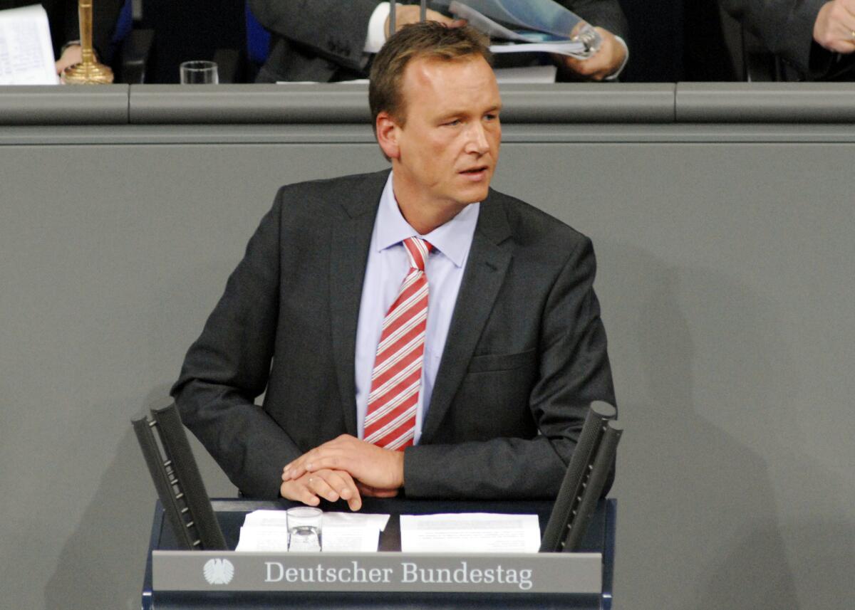 Lischka, Burkhard Burkhard Lischka, SPD, Bundestagsabgeordneter, Abgeordneter, Mitglied des Deutschen Bundestages, MdB, Rede, Deutscher Bundestag, 9. Sitzung, TOP 9, Thema: Bundeswehreinsatz Afghanistan (ISAF).; Rednerpult.
