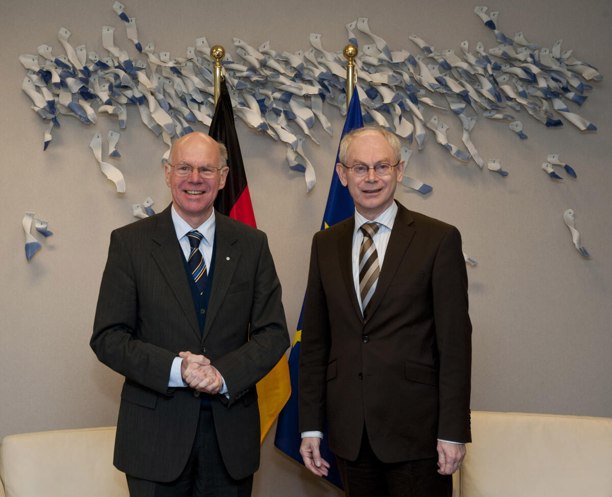 Lammert, Norbert; Rompuy, Herman van Bruessel - Belgien, 01. Februar 2012;; Reise / Besuchsprogramm von MdB Prof. Dr. Norbert LAMMERT (li), Praesident des Deutschen Bundestages; hier, Treffen mit Herman van ROMPUY (re), Praesident des Europaeischen Rates und Vorsitzenden der Euro-Gruppe; im 'Justus Lipsius', Sitz-Hauptgebaeude des Rates der EU;