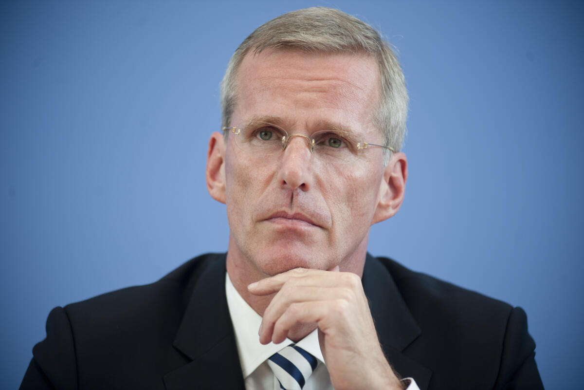 Clemens Binninger, CDU/CSU, MdB; während der Bundespressekonferenz nach der Übergabe des Berichtes des NSU-Untersuchungsausschusses an den Bundestagspräsidenten Dr. Norbert Lammert. Binninger, Clemens Clemens Binninger, CDU/CSU, MdB; während der Bundespressekonferenz nach der Übergabe des Berichtes des NSU-Untersuchungsausschusses an den Bundestagspräsidenten Dr. Norbert Lammert.