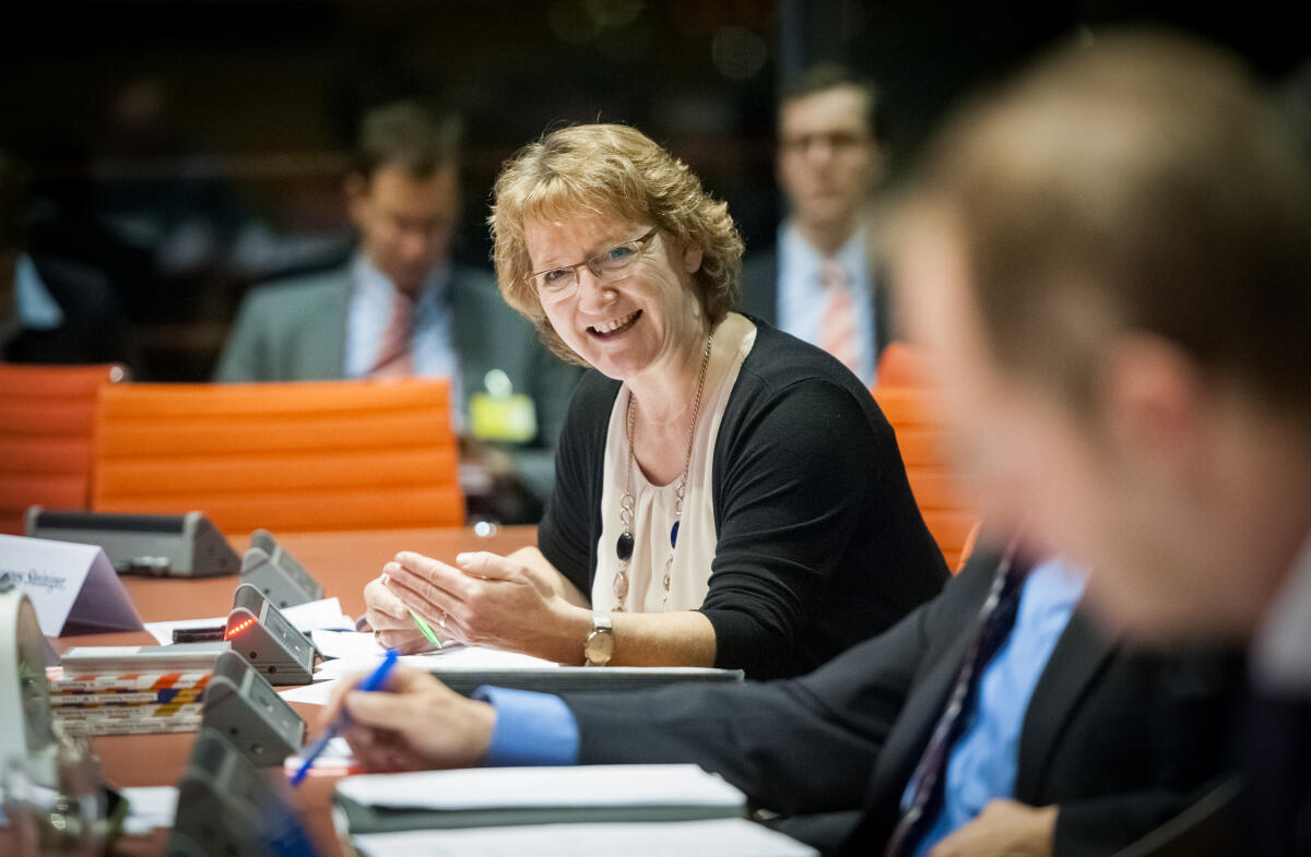 Öffentliches Fachgespräch des Unterausschusses Bürgerschaftliches Engagement zum Thema: Flüchtlingsbetreuung in den Kommunen. Im Gespräch: Ingrid Pahlmann, MdB, CDU/CSU.; Sitzung, Ausschuss, Abgeordnete, Austausch, Mimik Pahlmann, Ingrid Öffentliches Fachgespräch des Unterausschusses Bürgerschaftliches Engagement zum Thema: Flüchtlingsbetreuung in den Kommunen. Im Gespräch: Ingrid Pahlmann, MdB, CDU/CSU.; Sitzung, Ausschuss, Abgeordnete, Austausch, Mimik