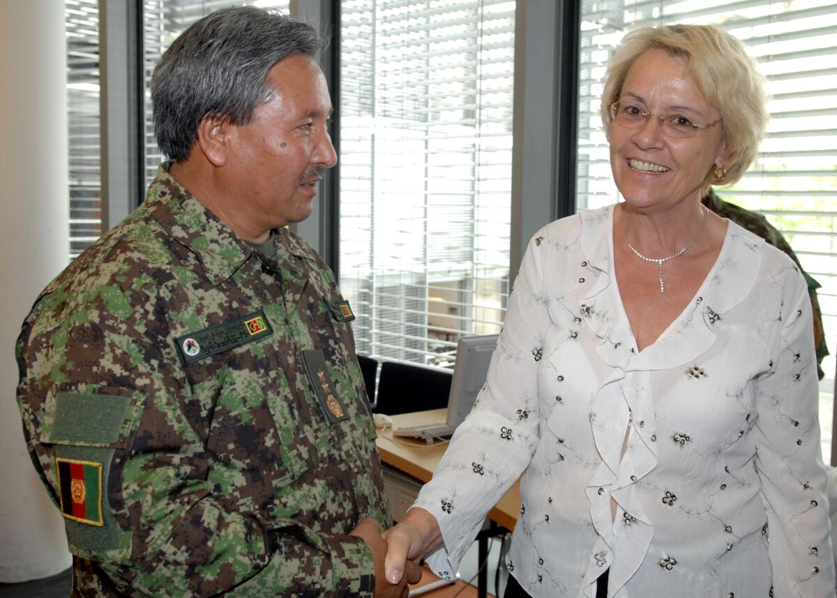 Dr. h. c. Susanne Kastner, SPD, Vorsitzende des Verteidigungsausschsuses des Deutschen Bundestages, empfängt unter der Leitung von Generalmajor Ali Musad eine Delegation aus Afghanistan. Kastner, Susanne; Musad, Ali Dr. h. c. Susanne Kastner, SPD, Vorsitzende des Verteidigungsausschsuses des Deutschen Bundestages, empfängt unter der Leitung von Generalmajor Ali Musad eine Delegation aus Afghanistan.