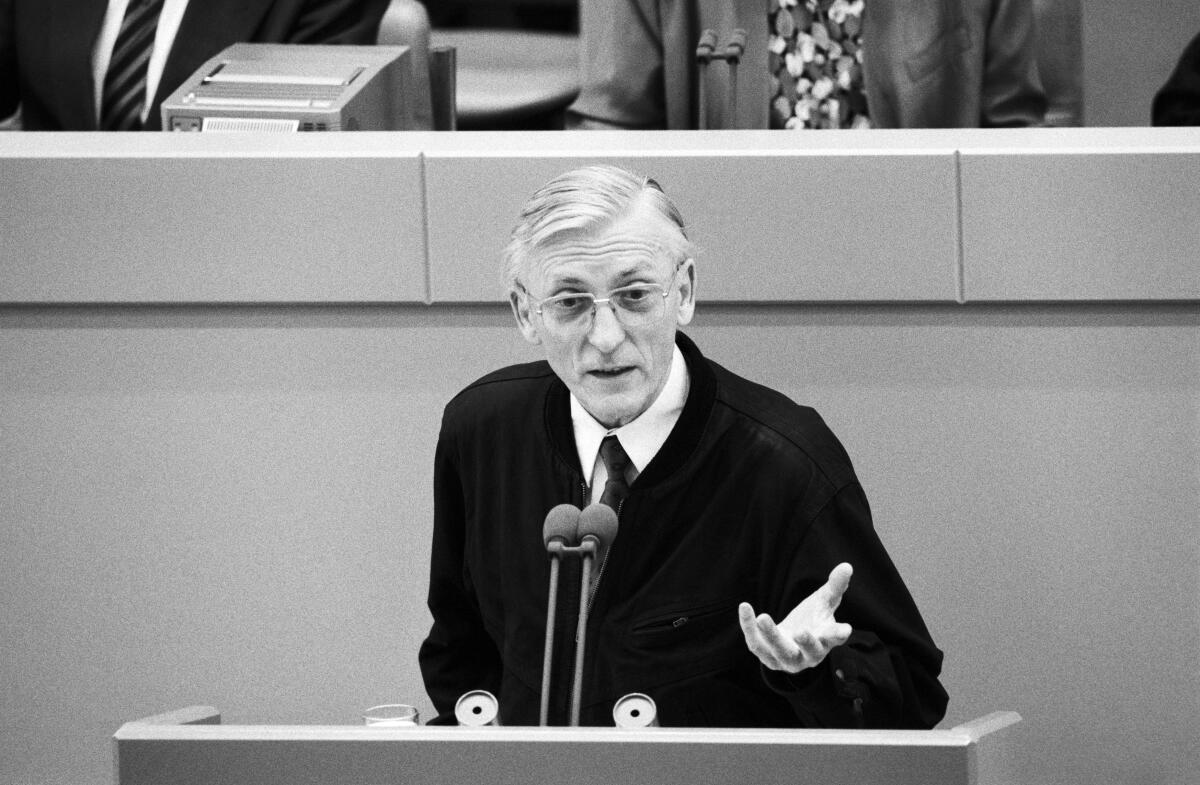 Dr. Wilhelm Knabe, Die Grünen, MdB, hält eine Rede im Deutschen Bundestag.; Bundestagsabgeordneter, Abgeordneter, Rednerpult Knabe, Wilhelm Dr. Wilhelm Knabe, Die Grünen, MdB, hält eine Rede im Deutschen Bundestag.; Bundestagsabgeordneter, Abgeordneter, Rednerpult