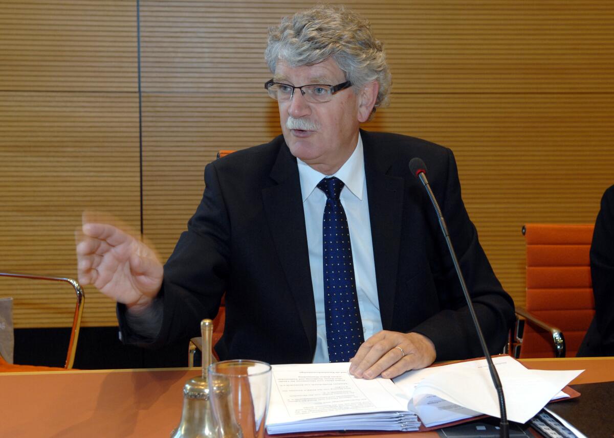 Michael Goldmann, (hier im Bild), FDP, Vorsitzender des Ausschusses für Ernährung, Landwirtschaft und Verbraucherschutz, eröffnet und leitet mit Beteiligung von Sachverständigen die Ausschusssitzung zum Thema: "Verbraucherinformationsgesetz". Goldmann, Hans-Michael Michael Goldmann, (hier im Bild), FDP, Vorsitzender des Ausschusses für Ernährung, Landwirtschaft und Verbraucherschutz, eröffnet und leitet mit Beteiligung von Sachverständigen die Ausschusssitzung zum Thema: "Verbraucherinformationsgesetz".