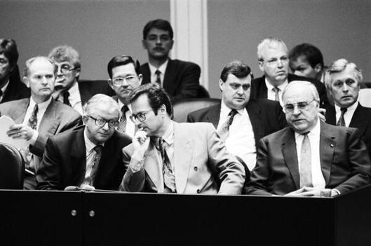 Kohl, Helmut; Kinkel, Klaus; Seiters, Rudolf Reichstagsgebäude, Plenarsaal