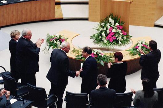 Schröder, Gerhard; Süssmuth, Rita; Herzog, Roman; Kohl, Helmut; Limbach, Jutta; Bauer, Yehuda Liegenschaften in Bonn, Plenargebäude