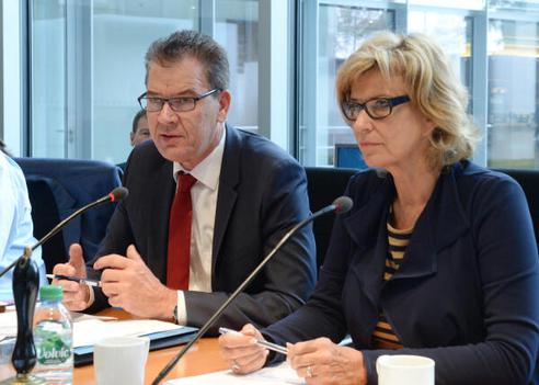 Wöhrl, Dagmar G.; Müller, Gerd Paul-Löbe-Haus, Sitzungssaal