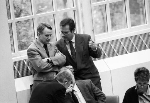 Kinkel, Klaus Liegenschaften in Bonn, Plenargebäude