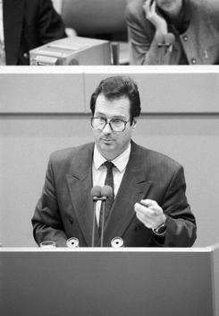 Kinkel, Klaus Liegenschaften in Bonn, Plenargebäude